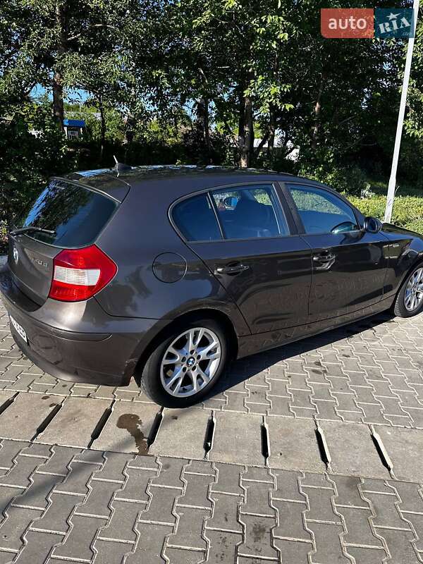 Хэтчбек BMW 1 Series 2005 в Черновцах