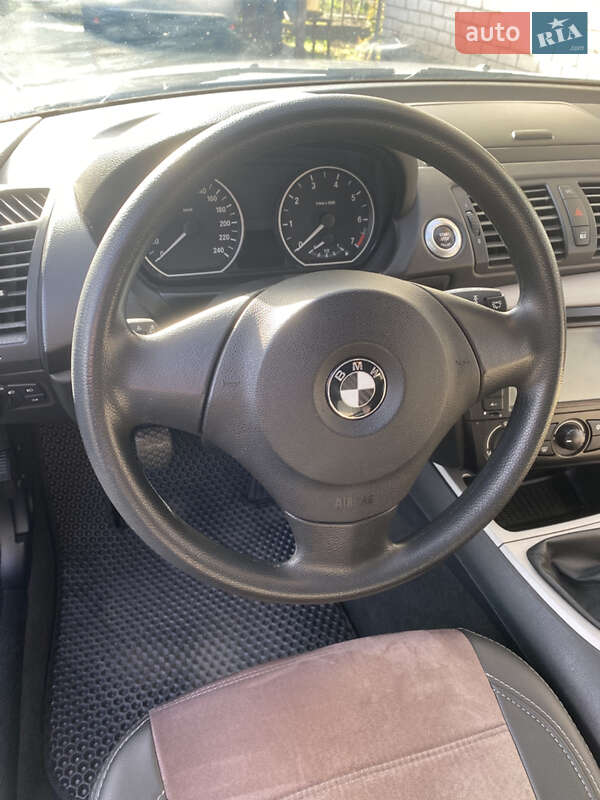 Хэтчбек BMW 1 Series 2009 в Днепре фото 16 Хэтчбек BMW 1 Series 2009 в Днепре
