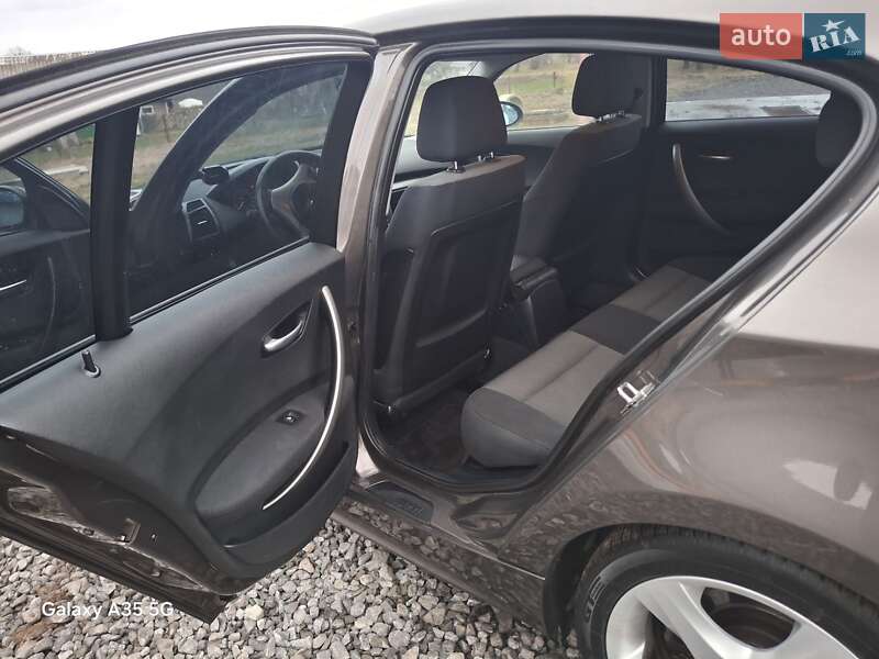 Хэтчбек BMW 1 Series 2005 в Иваничах