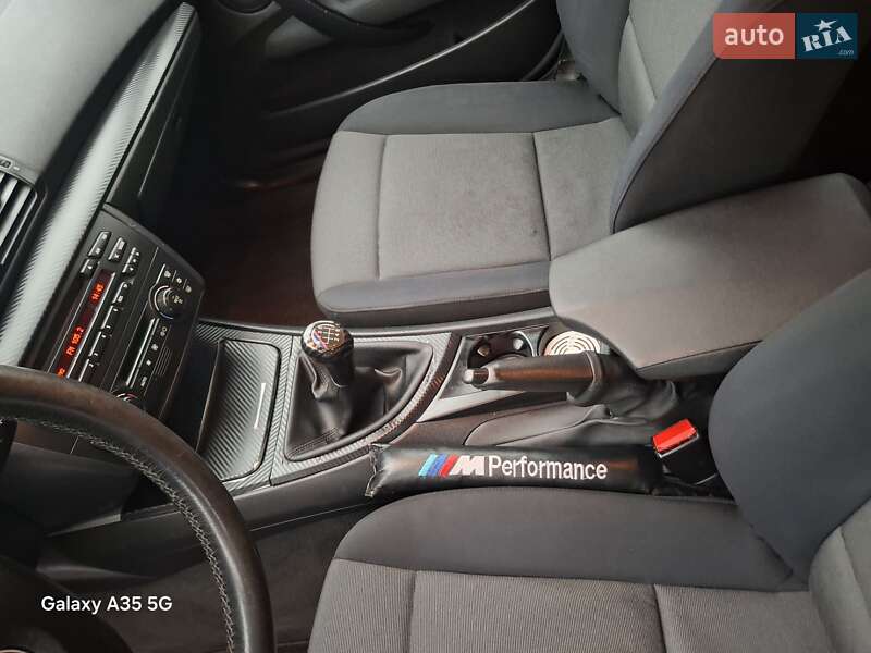 Хэтчбек BMW 1 Series 2005 в Иваничах