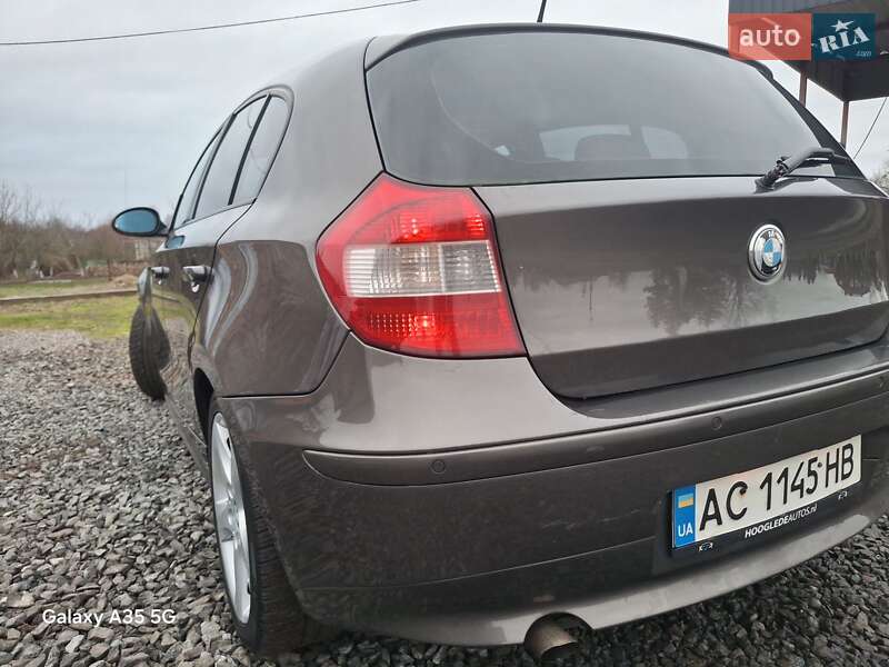 Хэтчбек BMW 1 Series 2005 в Иваничах