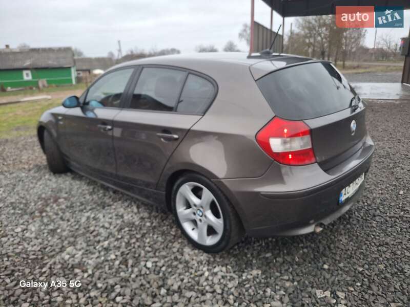 Хэтчбек BMW 1 Series 2005 в Иваничах
