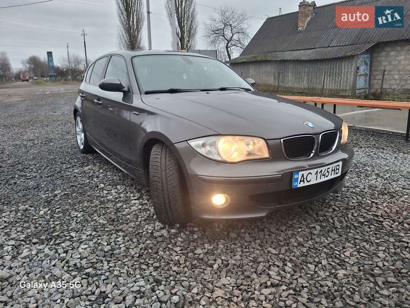 Хэтчбек BMW 1 Series 2005 в Иваничах