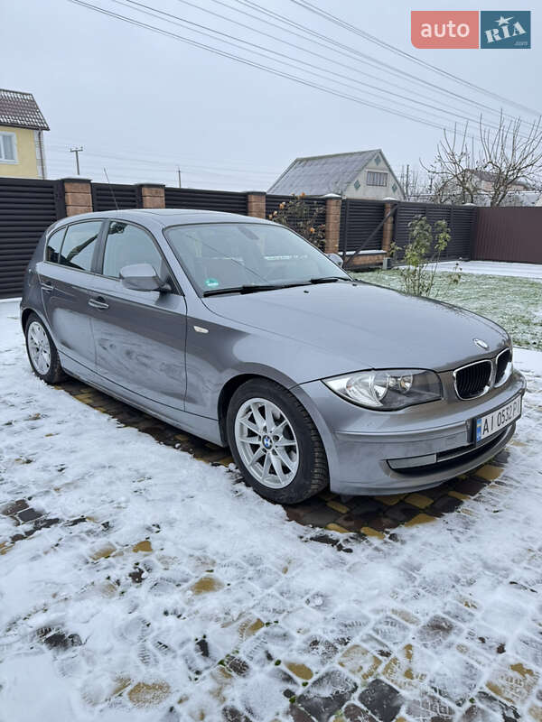Хетчбек BMW 1 Series 2010 в Бобровиці