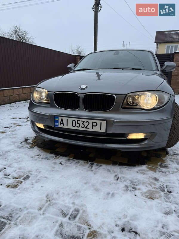 Хетчбек BMW 1 Series 2010 в Бобровиці