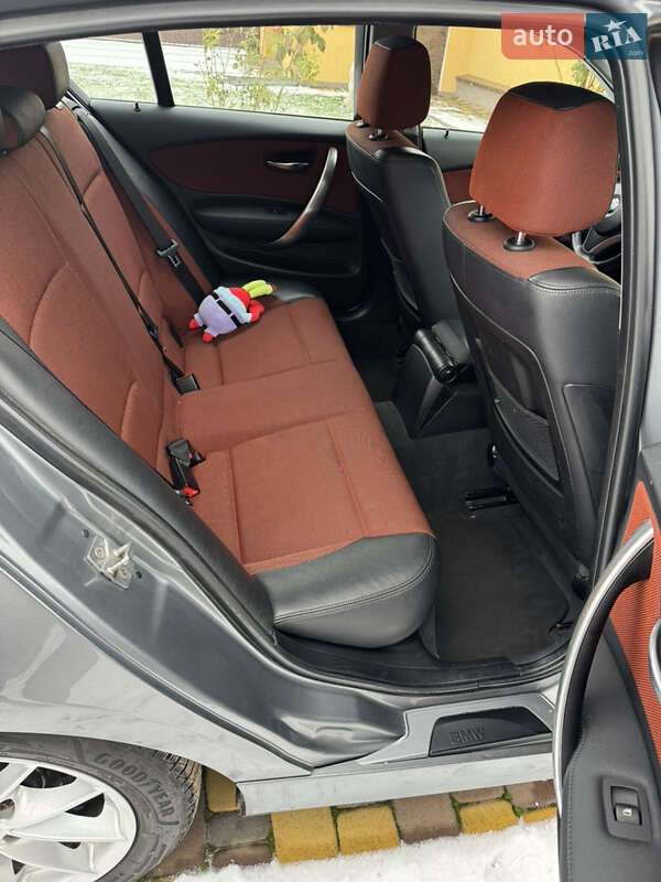 Хетчбек BMW 1 Series 2010 в Бобровиці