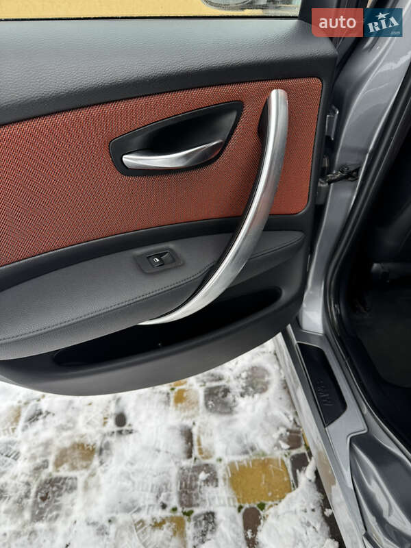 Хетчбек BMW 1 Series 2010 в Бобровиці