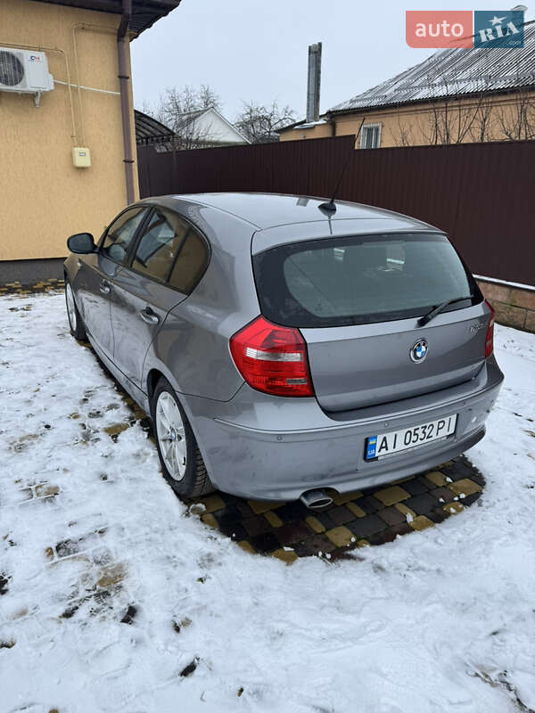 Хетчбек BMW 1 Series 2010 в Бобровиці