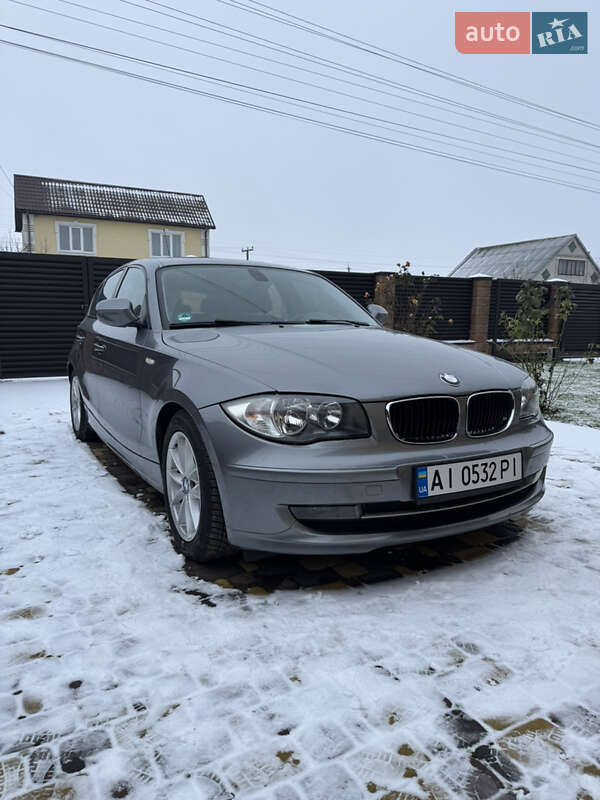 Хетчбек BMW 1 Series 2010 в Бобровиці