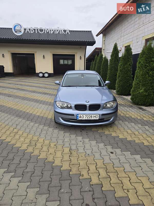 Хетчбек BMW 1 Series 2009 в Мукачевому
