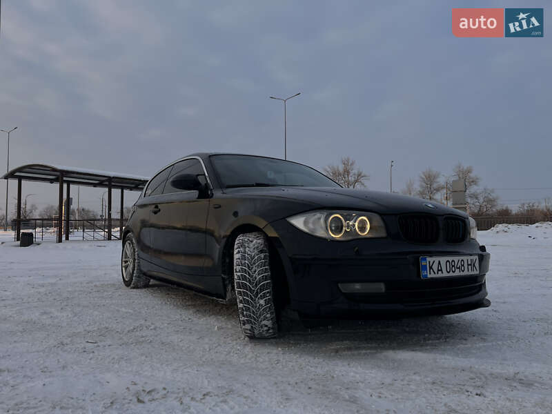 Хэтчбек BMW 1 Series 2007 в Киеве
