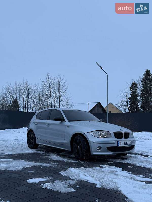 Хэтчбек BMW 1 Series 2004 в Самборе