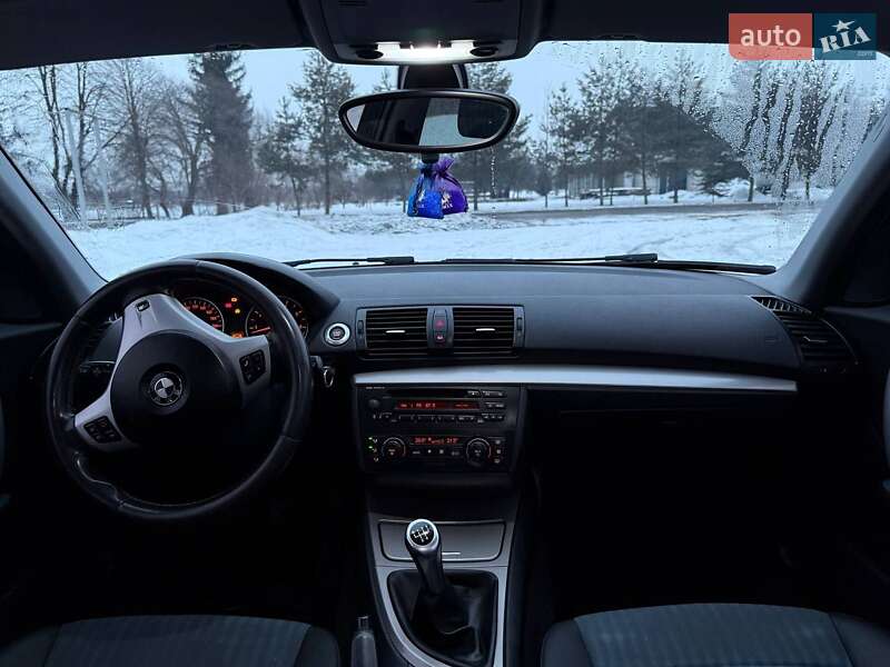 Хэтчбек BMW 1 Series 2004 в Самборе