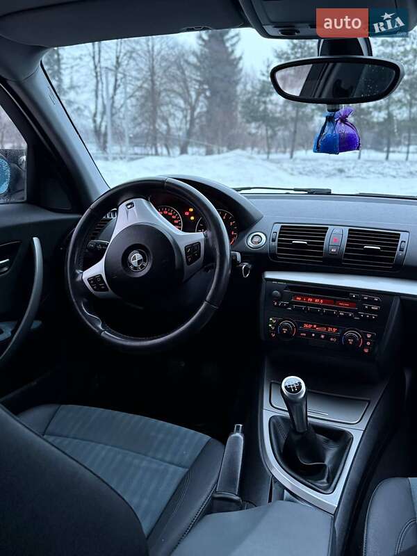 Хэтчбек BMW 1 Series 2004 в Самборе