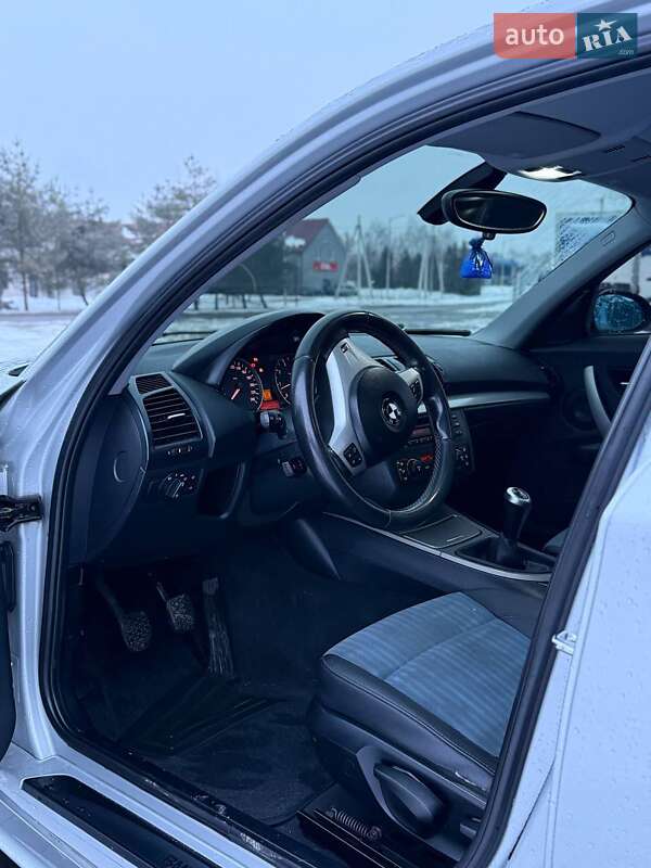 Хэтчбек BMW 1 Series 2004 в Самборе