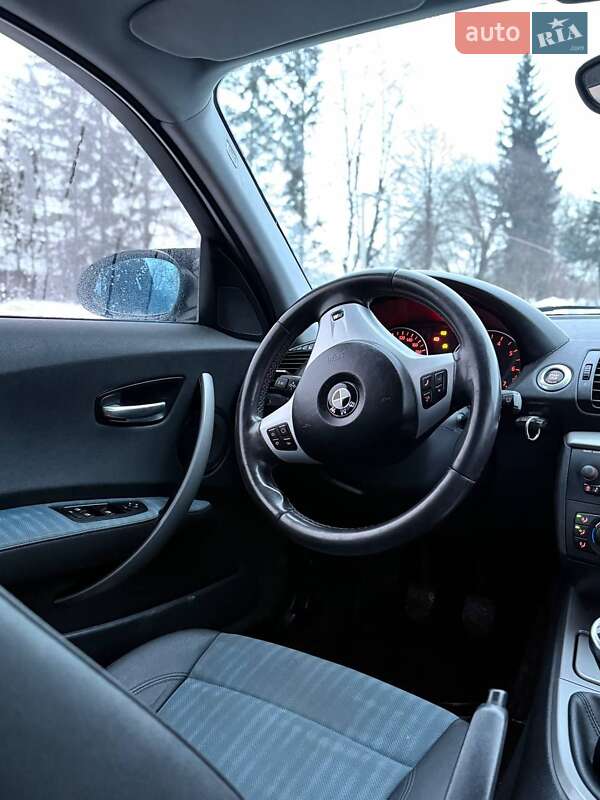 Хэтчбек BMW 1 Series 2004 в Самборе