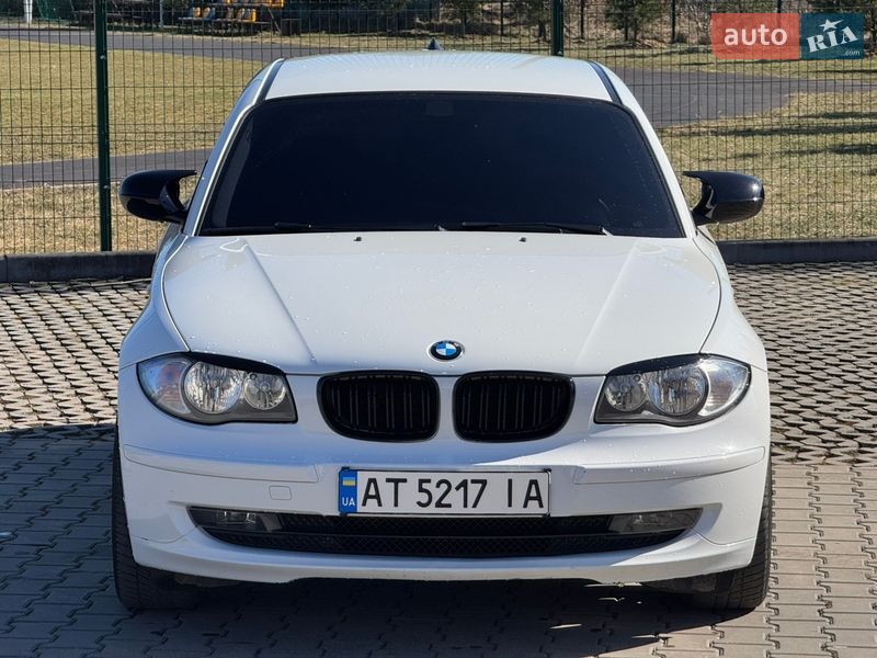 Хэтчбек BMW 1 Series 2009 в Ивано-Франковске