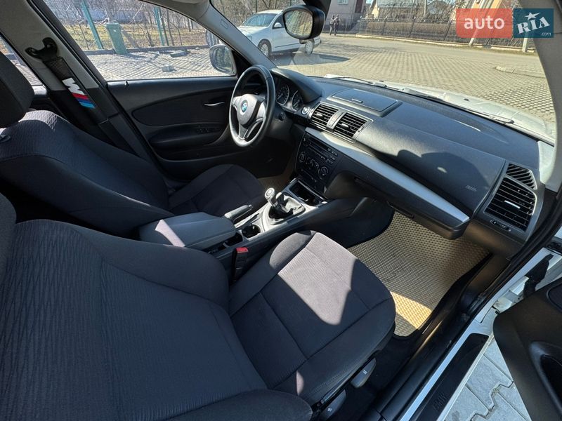 Хэтчбек BMW 1 Series 2009 в Ивано-Франковске
