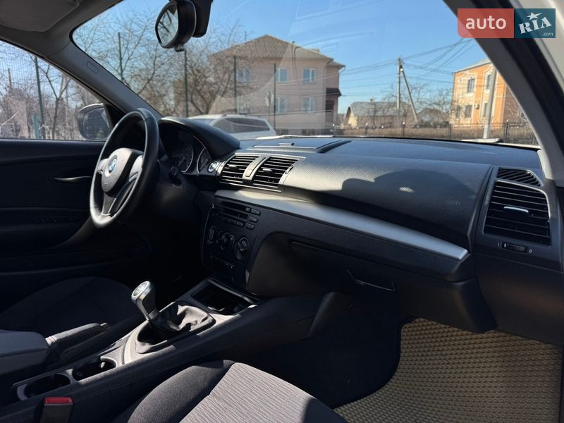Хэтчбек BMW 1 Series 2009 в Ивано-Франковске