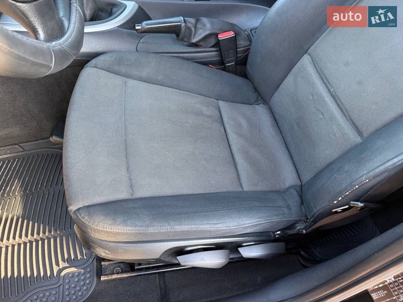 Хэтчбек BMW 1 Series 2004 в Стрые