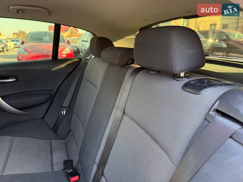 Хэтчбек BMW 1 Series 2004 в Стрые