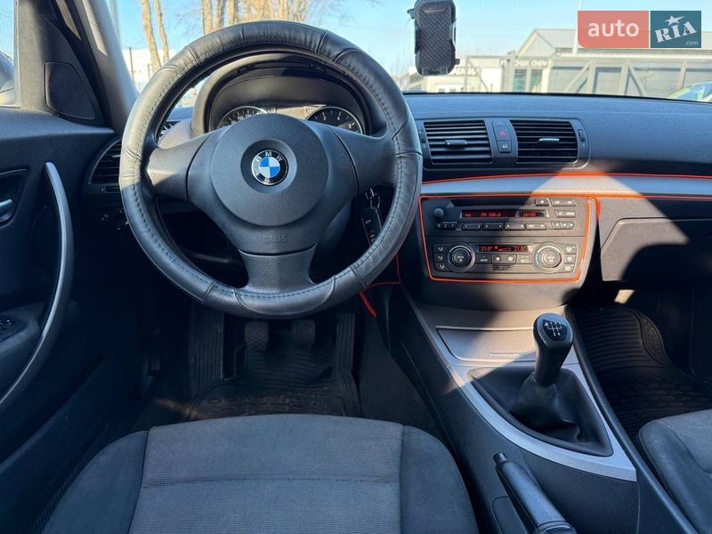 Хэтчбек BMW 1 Series 2004 в Стрые