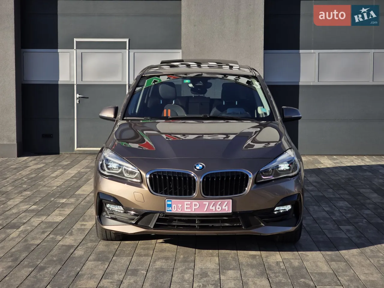 Доброго дня всім. Пропоную вашій увазі BMW 218 xDrive Gran Tourer, 2018 року випуску. Сучасний мінівен з двох літровим дизельним двигуном EURO 6 та автоматичною коробкою передач  AISIN, на повному приводі. Автомобіль потужний та економічний, що поєднує в собі сучасний дизайн, якість та комфорт. Максимальна комплектація. Авто пригнано зі Швейцарії з оригінальним пробігом 130 тис. кілометрів. Автомобіль пройшов ТО. Зроблено сертифікат. Більше інформації за телефоном.