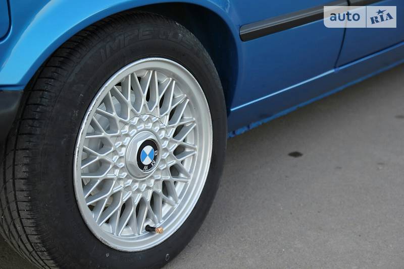 Купе BMW 3 Series 1986 в Черновцах