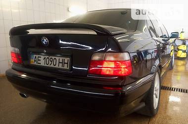 Седан BMW 3 Series 1991 в Днепре