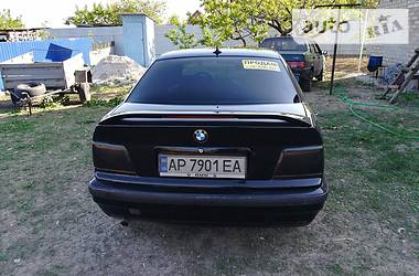 Седан BMW 3 Series 1992 в Запоріжжі