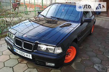 Седан BMW 3 Series 1992 в Раздельной