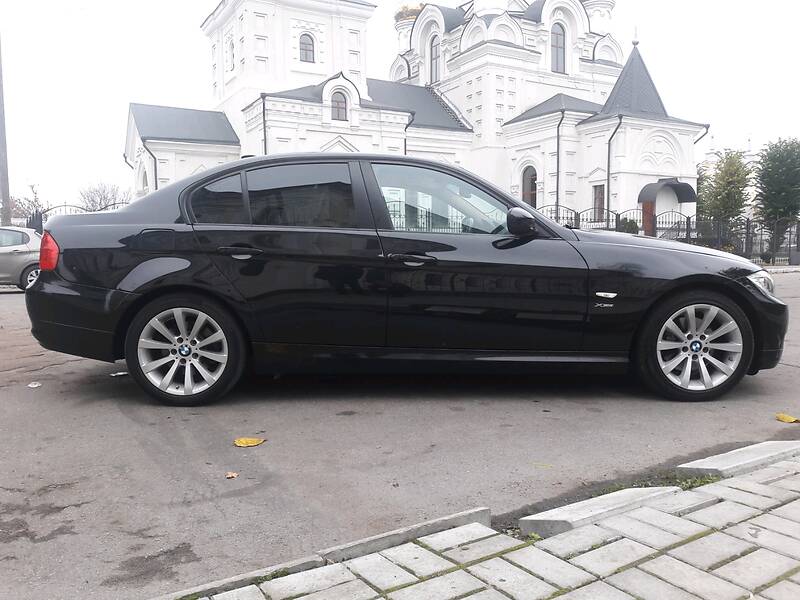 Седан BMW 3 Series 2011 в 