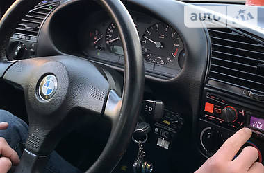 Седан BMW 3 Series 1993 в Кривом Роге