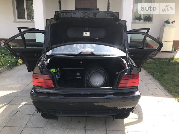 Седан BMW 3 Series 1991 в Ивано-Франковске