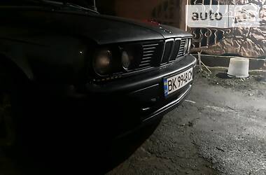 Седан BMW 3 Series 1985 в Корце