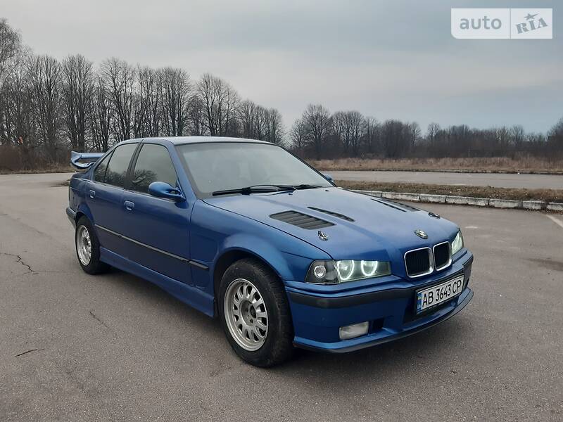 Седан BMW 3 Series 1995 в Виннице