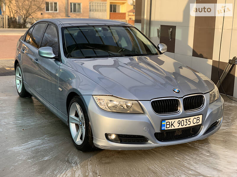 Седан BMW 3 Series 2011 в Рокитном