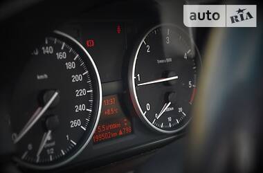Седан BMW 3 Series 2010 в 