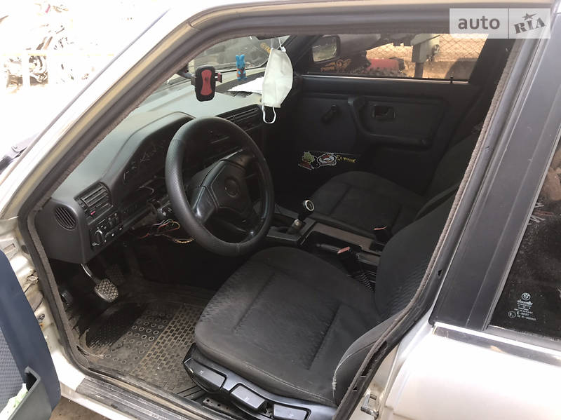 Седан BMW 3 Series 1985 в Тячеві фото 5 Седан BMW 3 Series 1985 в Тячеві