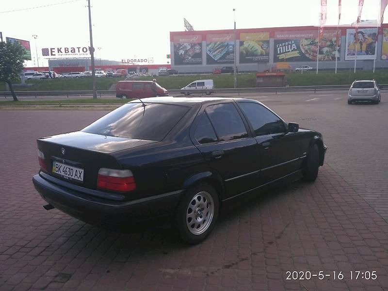 Седан BMW 3 Series 1998 в Рівному