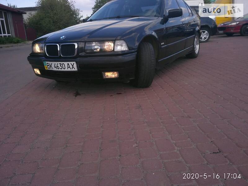 Седан BMW 3 Series 1998 в Рівному