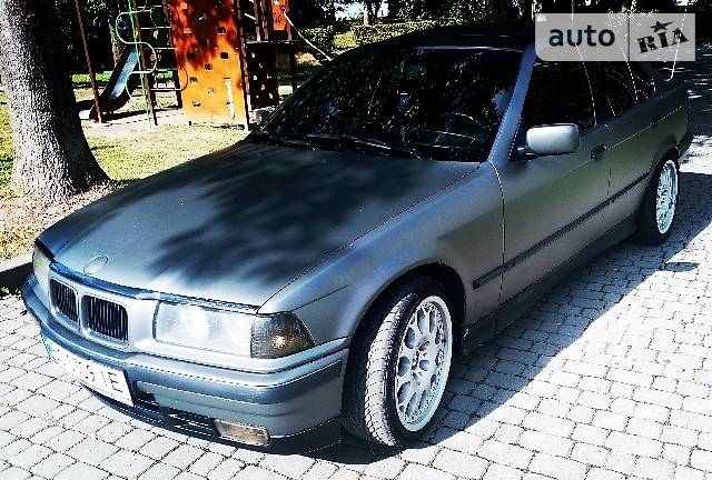 Седан BMW 3 Series 1993 в Городке
