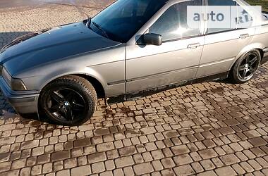 Седан BMW 3 Series 1993 в Городке