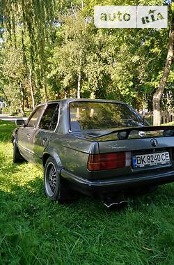 Седан BMW 3 Series 1987 в Млинове