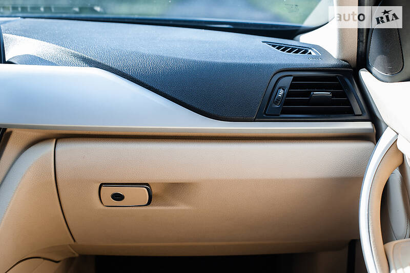 Седан BMW 3 Series 2015 в Городке