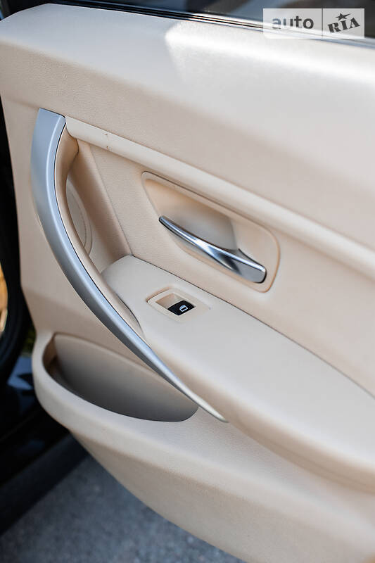 Седан BMW 3 Series 2015 в Городке