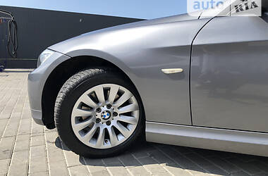 Седан BMW 3 Series 2009 в 