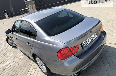 Седан BMW 3 Series 2009 в 