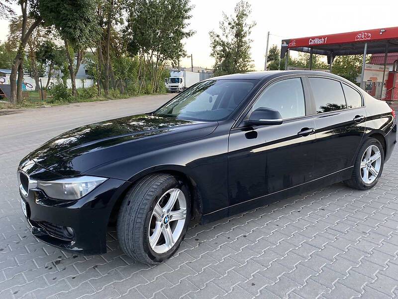 Седан BMW 3 Series 2013 в Львове