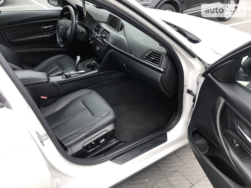 Седан BMW 3 Series 2015 в Львове